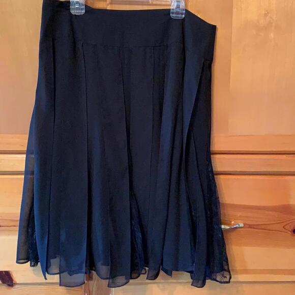 Gorgeous Flared and Lined Black Sheeth Skirt size 10 - Picture 1 of 12